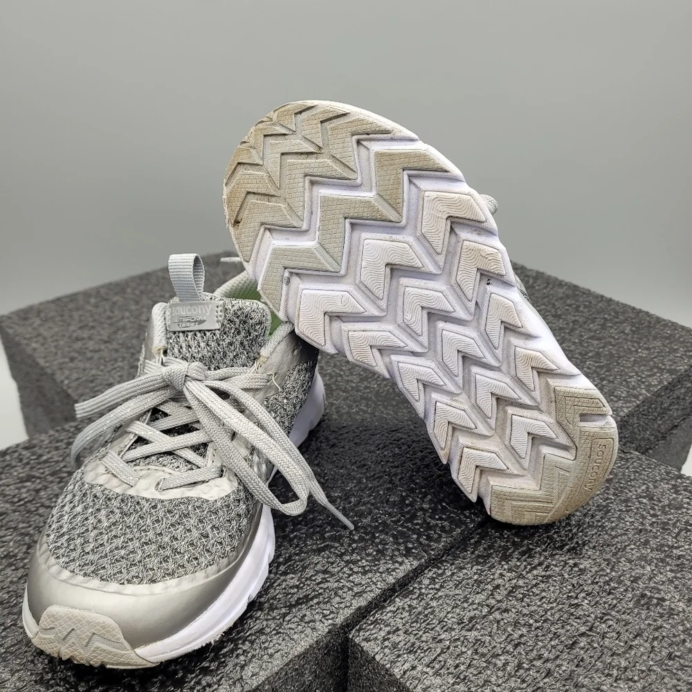Saucony Girl's Liteform Feel Sneaker, Light Grey Size 13W